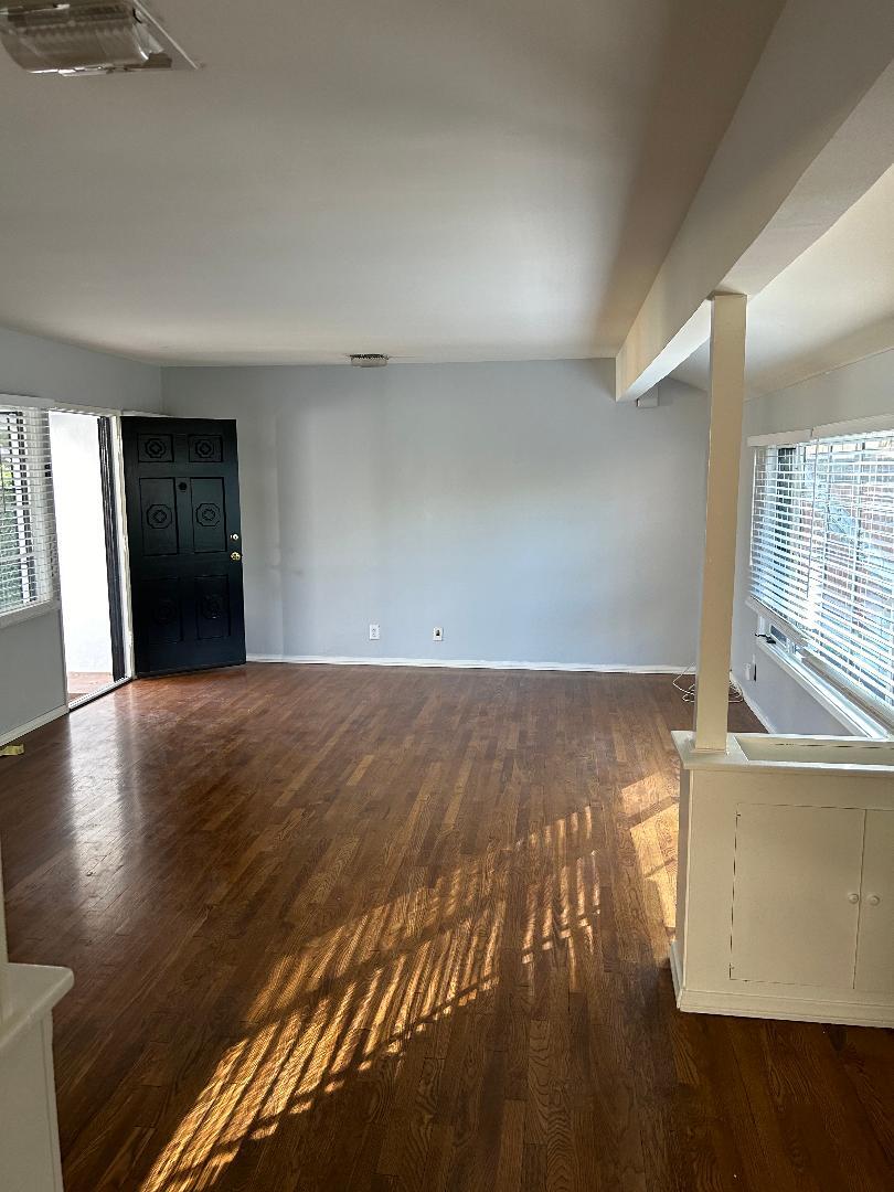 Building Photo - 5957 Alonzo Ave