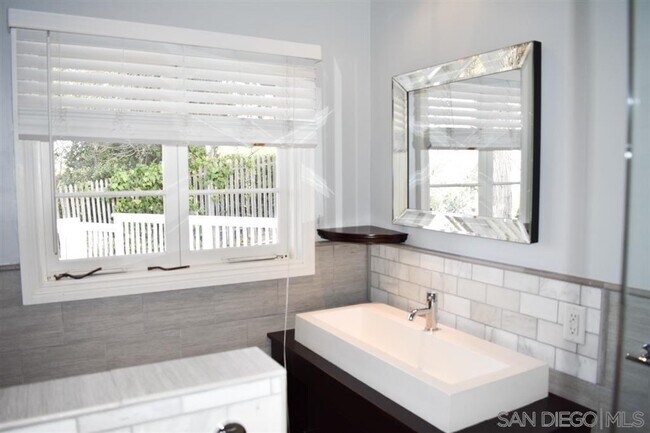 Building Photo - 7851 Hillside Dr