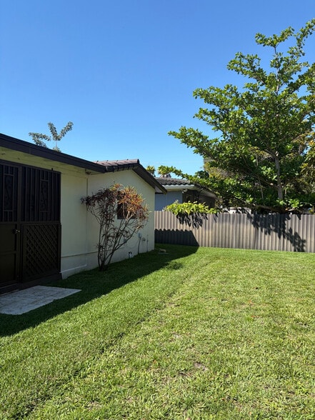 Building Photo - 1015 NE 89th St