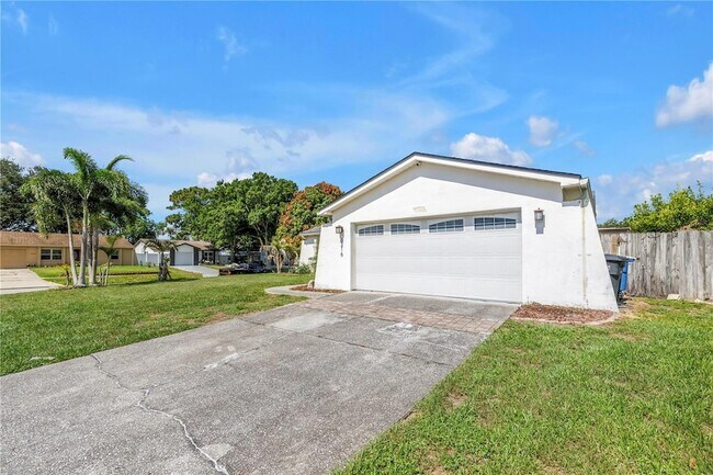 Building Photo - 3216 Pine Haven Dr