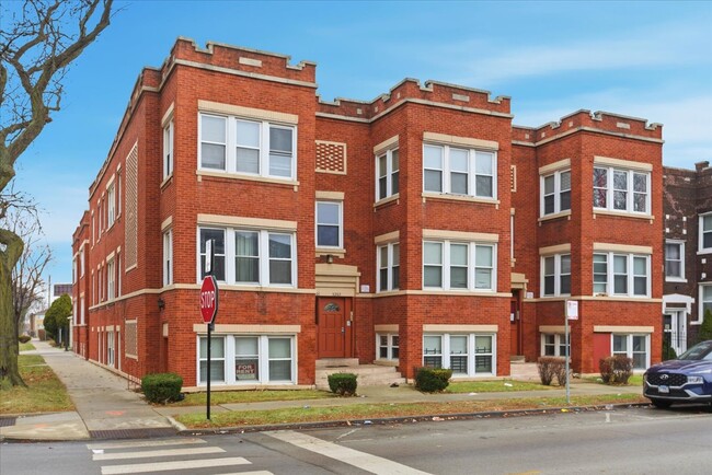 Building Photo - 5301 W Jackson Blvd