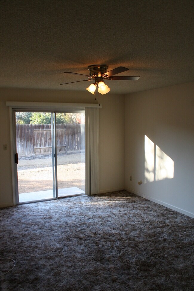 Building Photo - Cute 3 Bed + 2 Bath Home For Rent in Laurelglen Area