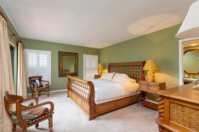 Building Photo - 11355 Pond View Dr