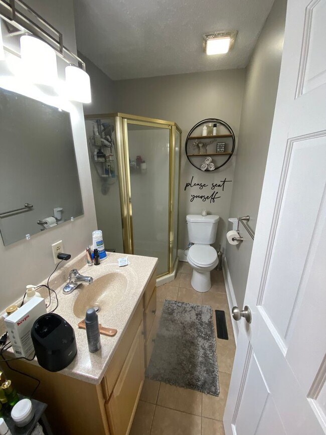 Building Photo - Huge 4 bed unit in Quincy