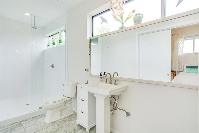 Building Photo - 5404 Ledesma Rd