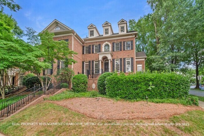 Building Photo - Luxurious 4 Bedroom, 5.5 Bathroom Townhome on Prestigious Queens Road. Contact (980) 315-3645 for...