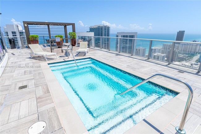 Building Photo - 4010 S Ocean Dr