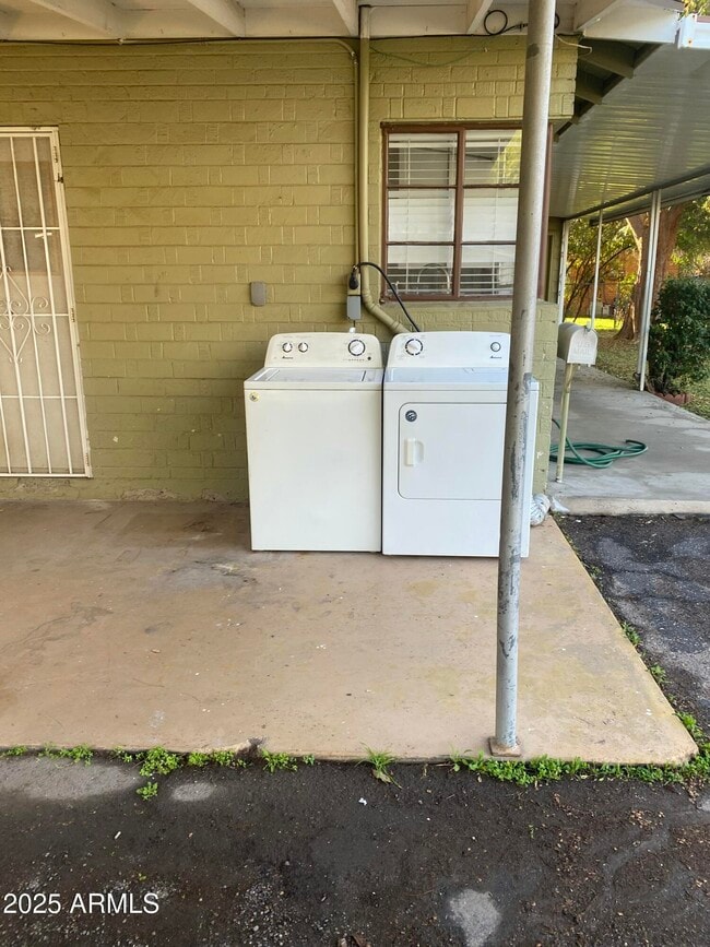 Building Photo - 318 W Georgia Ave