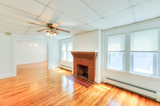 Building Photo - 377 Chandler St