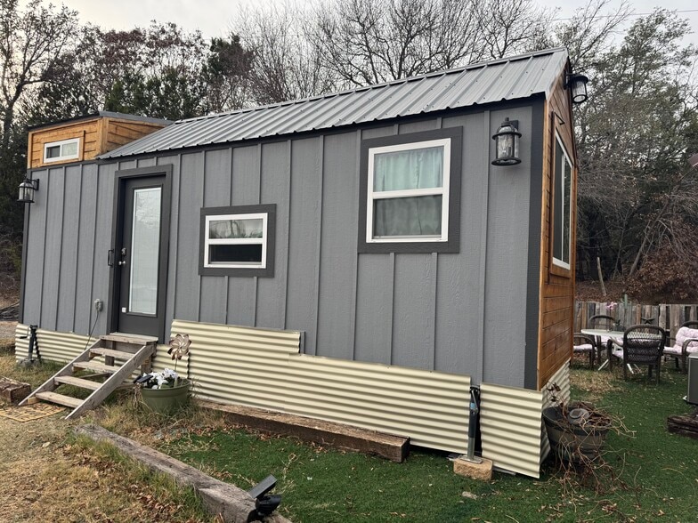 Building Photo - 132 Alma St