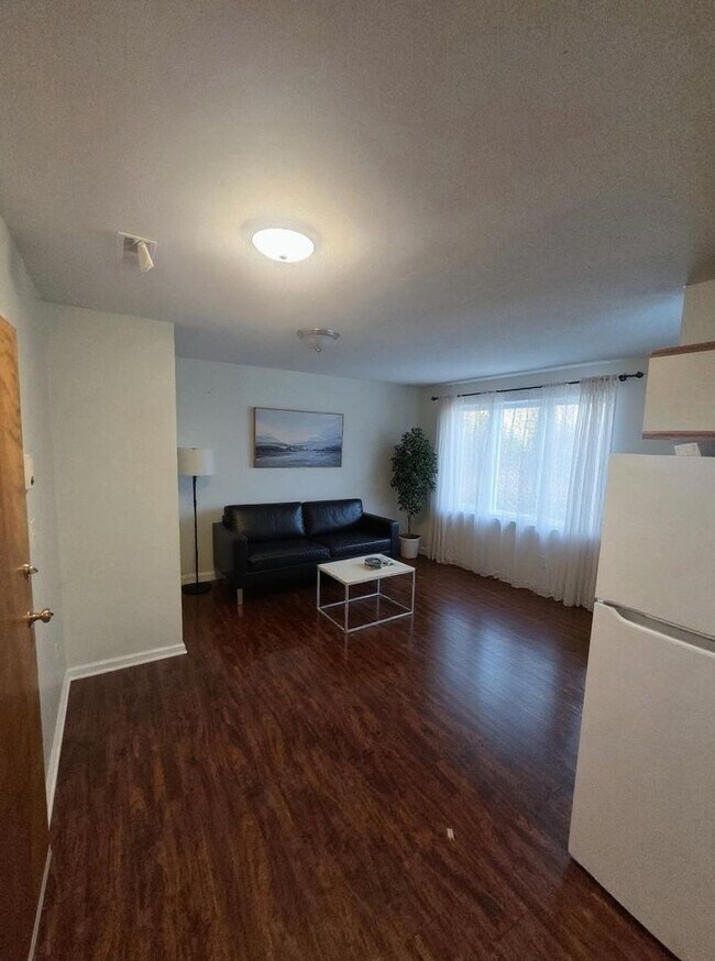 Building Photo - 2BR Apartment Available in Bridgeport! (Wi...