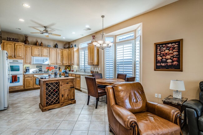 Building Photo - 80571 Hoylake Dr