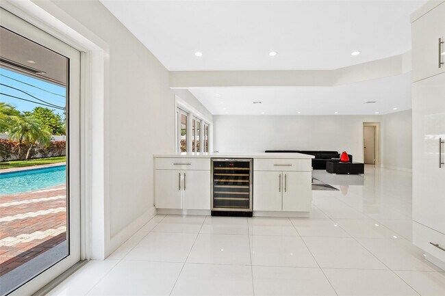 Building Photo - 21100 Highland Lakes Blvd