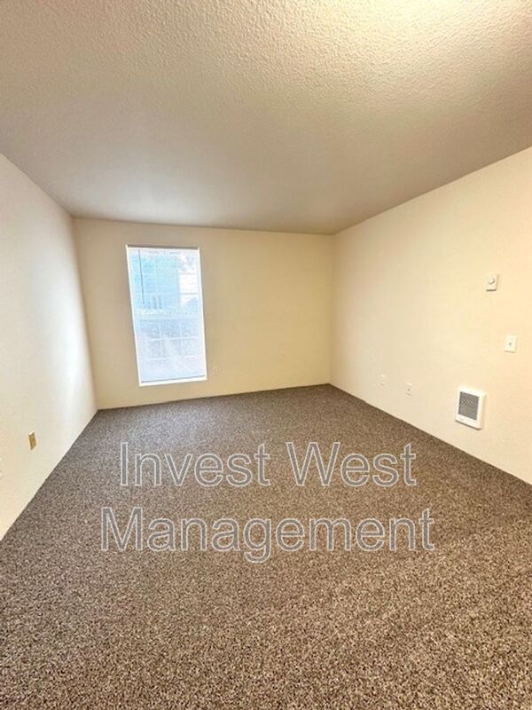 Building Photo - 1815 Kingsley Rd