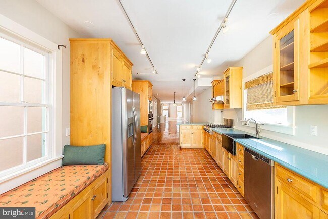 Building Photo - 7 N Loudoun St