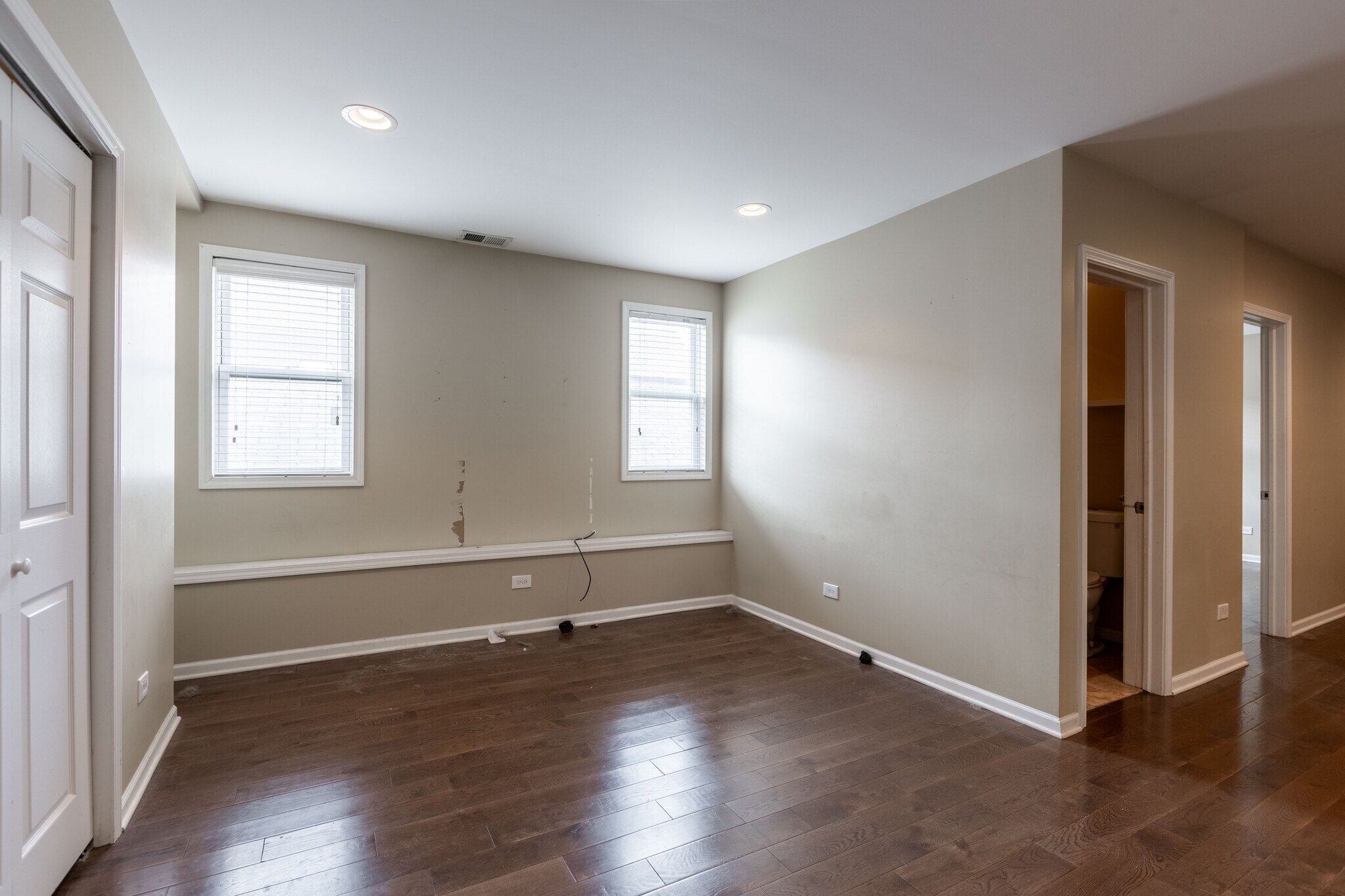 Building Photo - 1530 N Greenview Ave