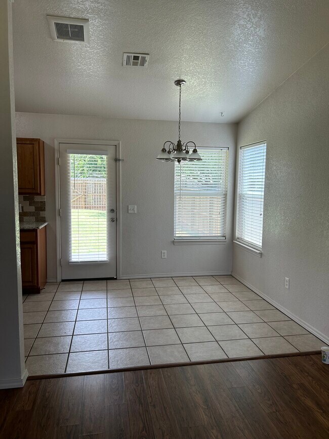 Dining - 9232 Snowberry Dr