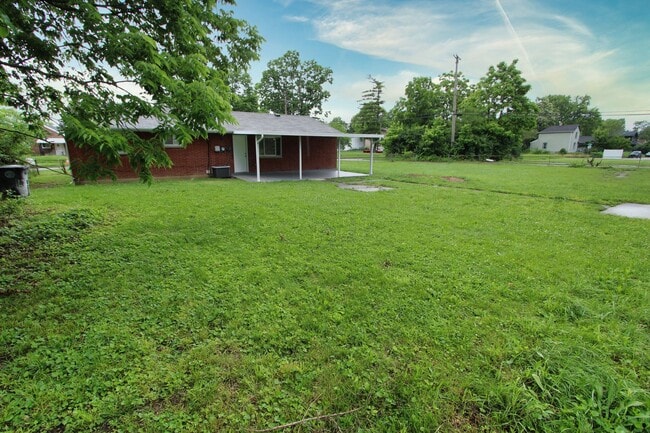 Building Photo - 4 bedroom 1 bathroom SF House