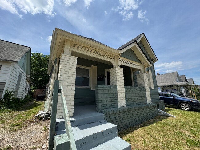 Building Photo - Near Westside 4 Bedroom 2 Bath
