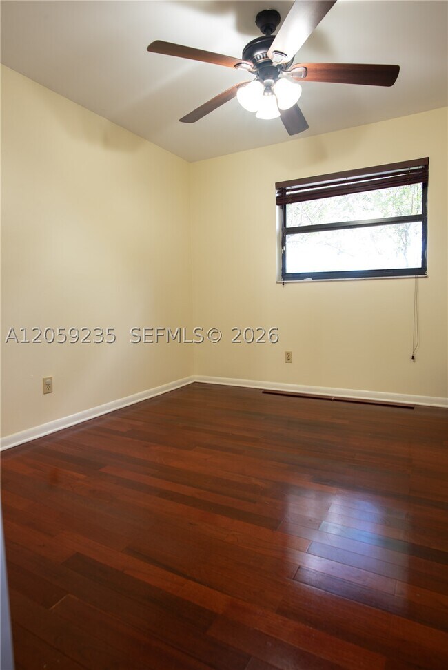 Building Photo - 3160 Peachtree Cir
