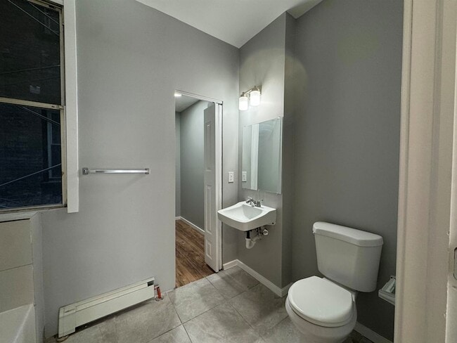 Building Photo - 1513 Summit Ave