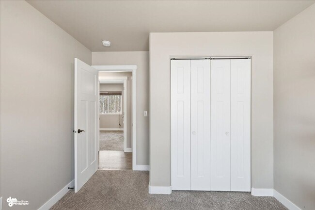 Building Photo - 3 BEDROOM | 2 BATHROOM | ACROSS FROM SCHOOLS