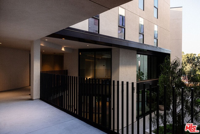 Building Photo - 3004 W Sunset Blvd