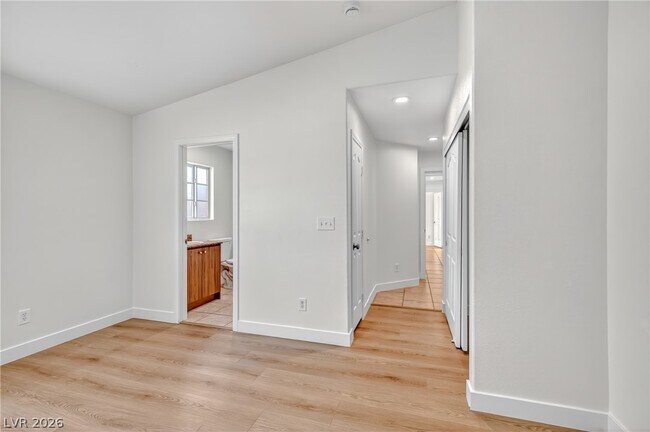 Building Photo - 3037 Aloha Ave