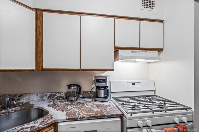 Building Photo - 66-07 242nd St