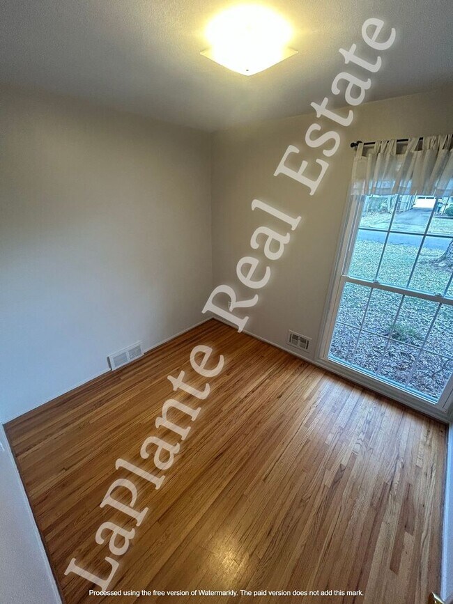 Building Photo - Charming 3-bedroom, 2-bathroom home located in the heart of Maumee