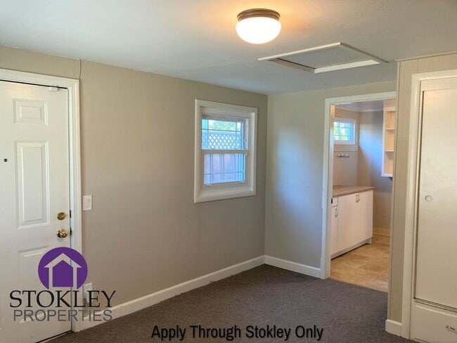 Building Photo - 2438 Upland Dr