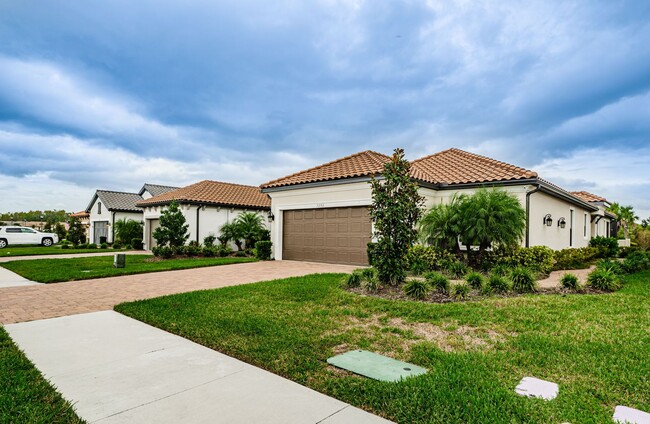 Building Photo - Beautiful Pool home in Starkey Ranch