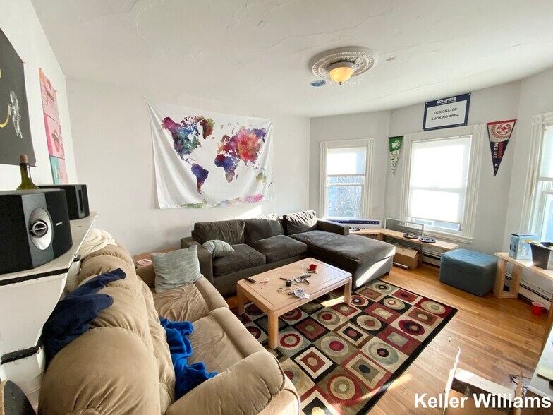 Building Photo - 61 Hillside St