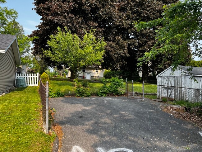 Building Photo - 388 Burncoat St