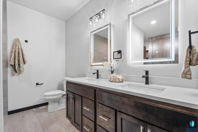 Building Photo - 1113 S Foss Ave