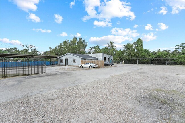 Building Photo - 5621 Haywood St