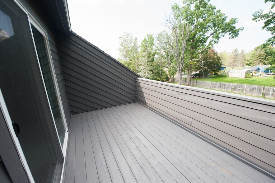 Deck 1 and Private entrance - 260 Hogan Rd