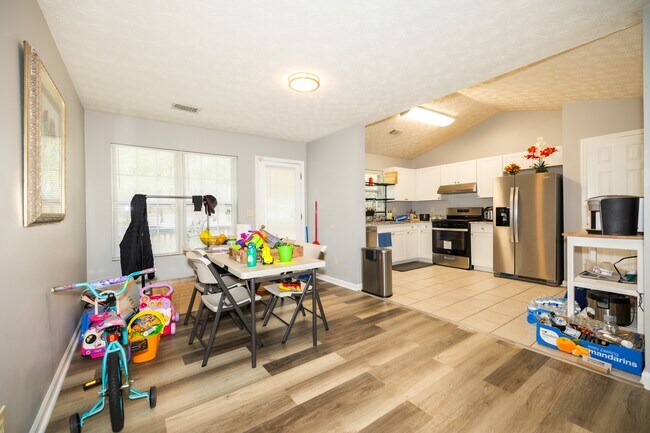 Building Photo - 599 Rivulett Ct