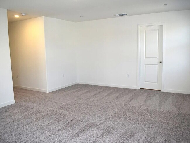 Building Photo - Located in one of Elk Grove's most sought-after neighborhoods