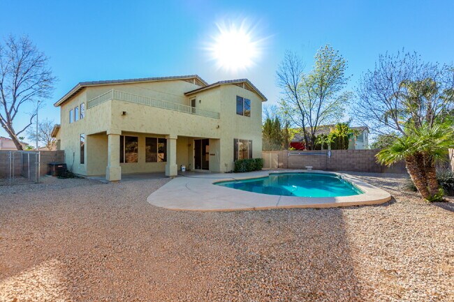Building Photo - 1462 W. Roadrunner Dr.