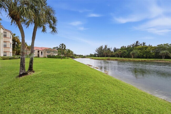 Building Photo - 3310 Pinewalk Dr N