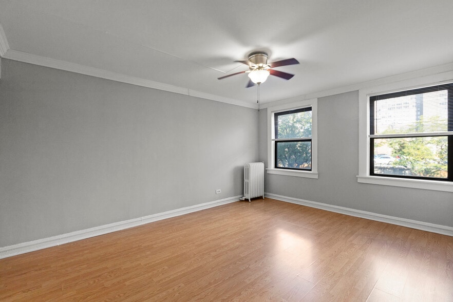 Building Photo - 661 W Sheridan Rd