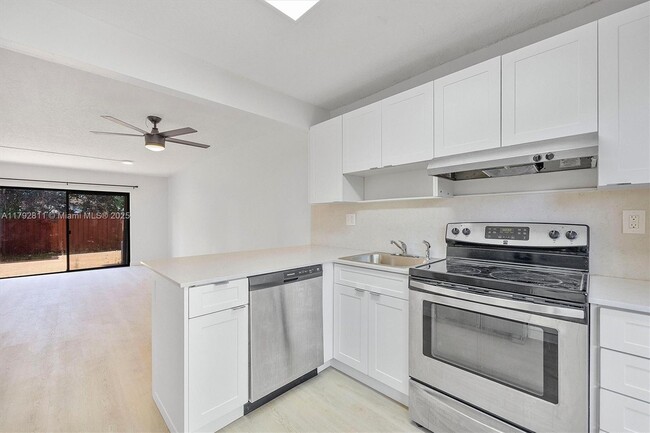 Building Photo - 3809 SW 82nd Ave