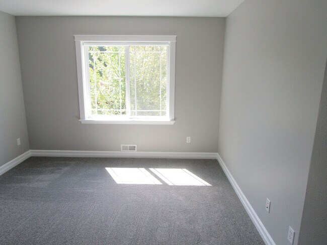 Building Photo - 2504 Fir Crest Blvd