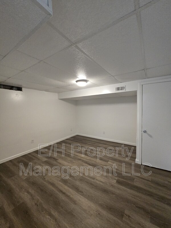 Building Photo - 8728 E Arthur Cir