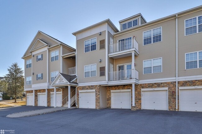 Building Photo - Bright, spacious 2-bedroom / 2-bath condo available now!