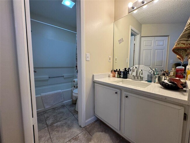 Building Photo - 2565 Grassy Point Dr