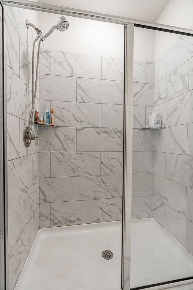 Building Photo - Immaculate 4-bedroom 3.5 bath Home in Fayetteville! Pre-Leasing for Fall Semester!