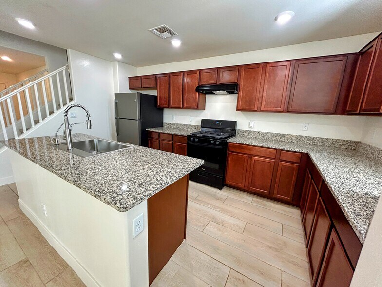 Building Photo - 2964 S Washington St