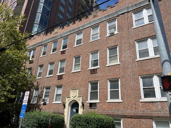 Building Photo - 82 Forest St